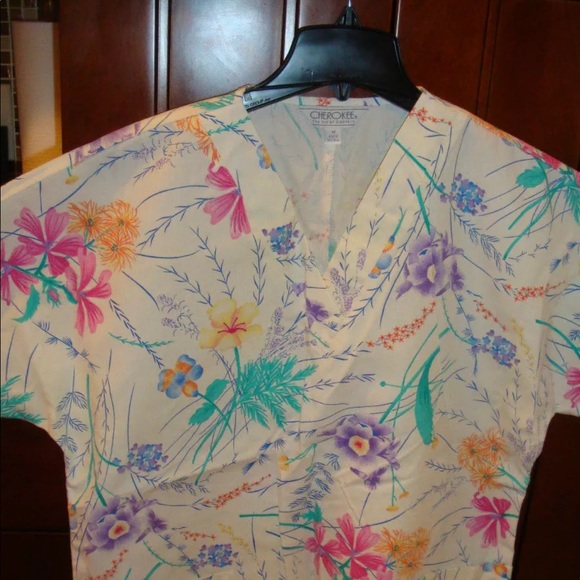 Cherokee Tops - Women’s Medium V-Neck Floral Scrub